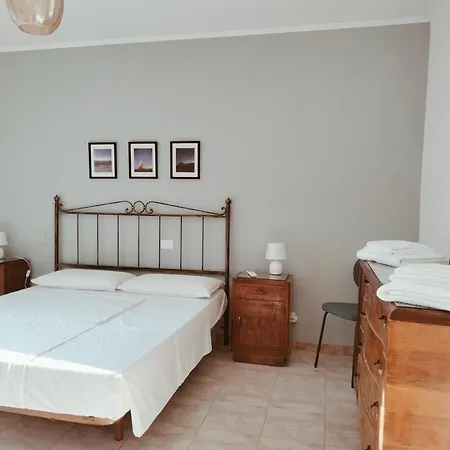 Diffuso Tra Vicoli E Tramonti Castel San Pietro Hotel *